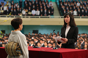 午後の部で入学の辞を述べた高澤雛多さん（生命科学部）