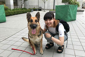 災害救助犬と記念撮影