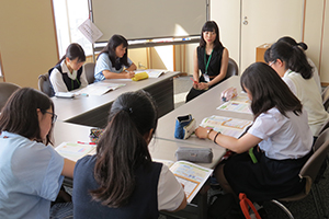 交流会では高校生のみなさんからの質問等に学部生が答えました