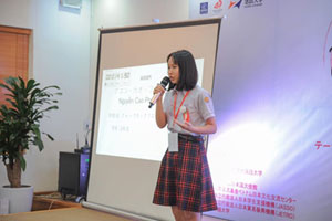 「高校生部門」最優秀賞（法政大学総長賞）を受賞したNguyễn Cao Phương Thảoさんのスピーチ