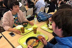 食べて頂いている様子