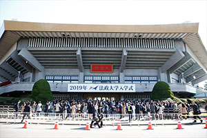 晴天に恵まれ春の陽気の中、入学式は執り行われた