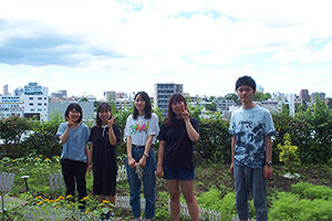 2019年7月26日（金）に梅雨の合間にプロジェクトメンバー有志の8名が参加し、秋の準備を始めました