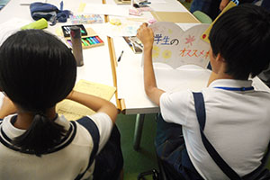 展示準備作業の様子