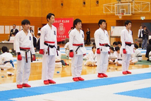2015年11月22日に開催した全日本理工系大学選手権大会の様子。団体組手に出場した選手たち