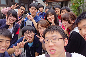 山形県の蔵王温泉で毎年開催する夏合宿。集中練習を終え、調和を深めた団員たちの笑顔がまぶしい