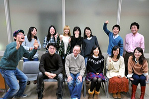 山田先生（前列中央）、神吉先生（後列右）と、ゼミ生たち