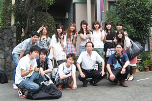 現4年生が2年次の夏、箱根の温教室に勢ぞろいした長山ゼミの学生たち 泉郷で行ったゼミ合宿