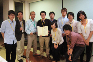 昨年10月、第94回日本細菌学会関東支部総会でベストプレゼンテーション賞を受賞した時の記念写真