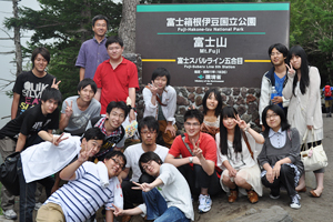 8月20・21日に富士セミナーハウスで行った合宿中の集合写真