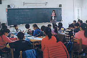 台湾の小学校で、英語の授業をした実地研修。日本人が、母国語を使わずに英語を教える難しさを学んだ