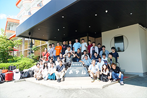 2018年の夏合宿は、情報システム分野サービスシステム研 究室（藤田悟教授研究室）と合同で開催