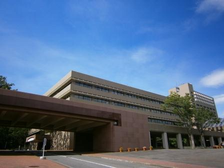 多摩図書館外観