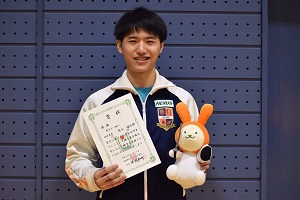 男子エペで優勝した村山選手（写真提供:スポーツ法政新聞会）